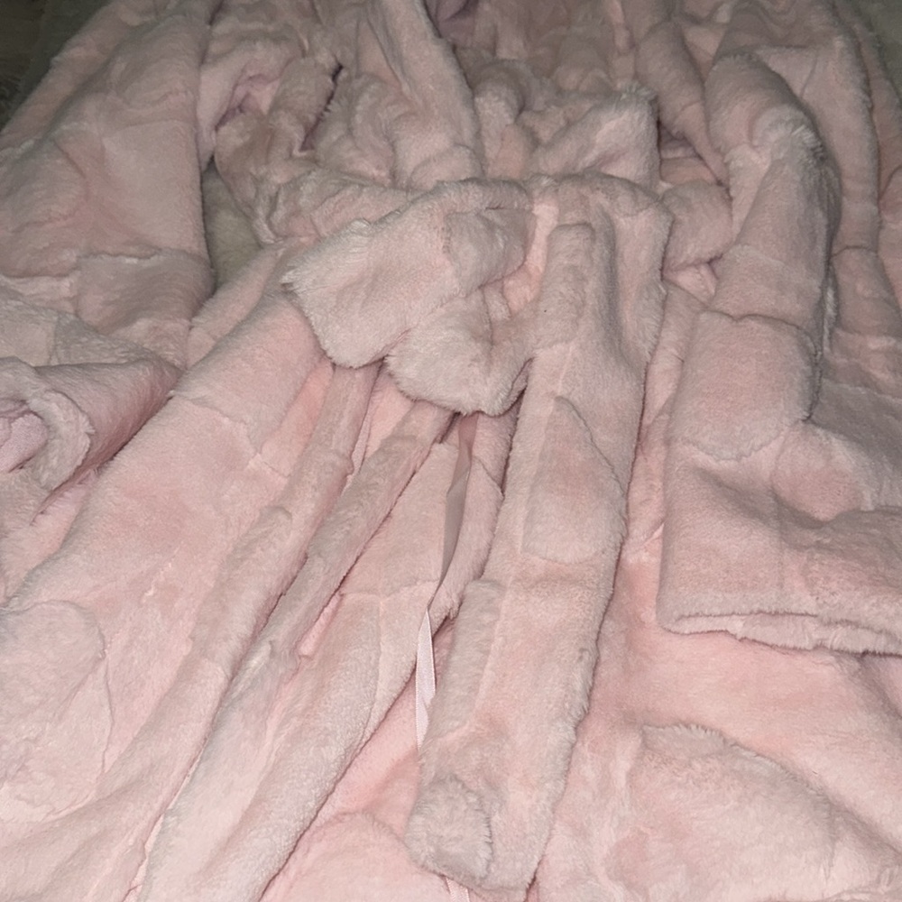PINK VS ROBE - Picture 2 of 3